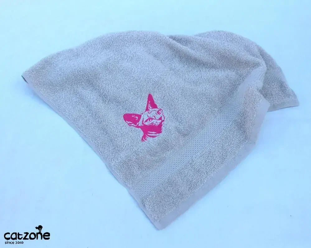 Ručník s výšivkou Sphynxe- šedý