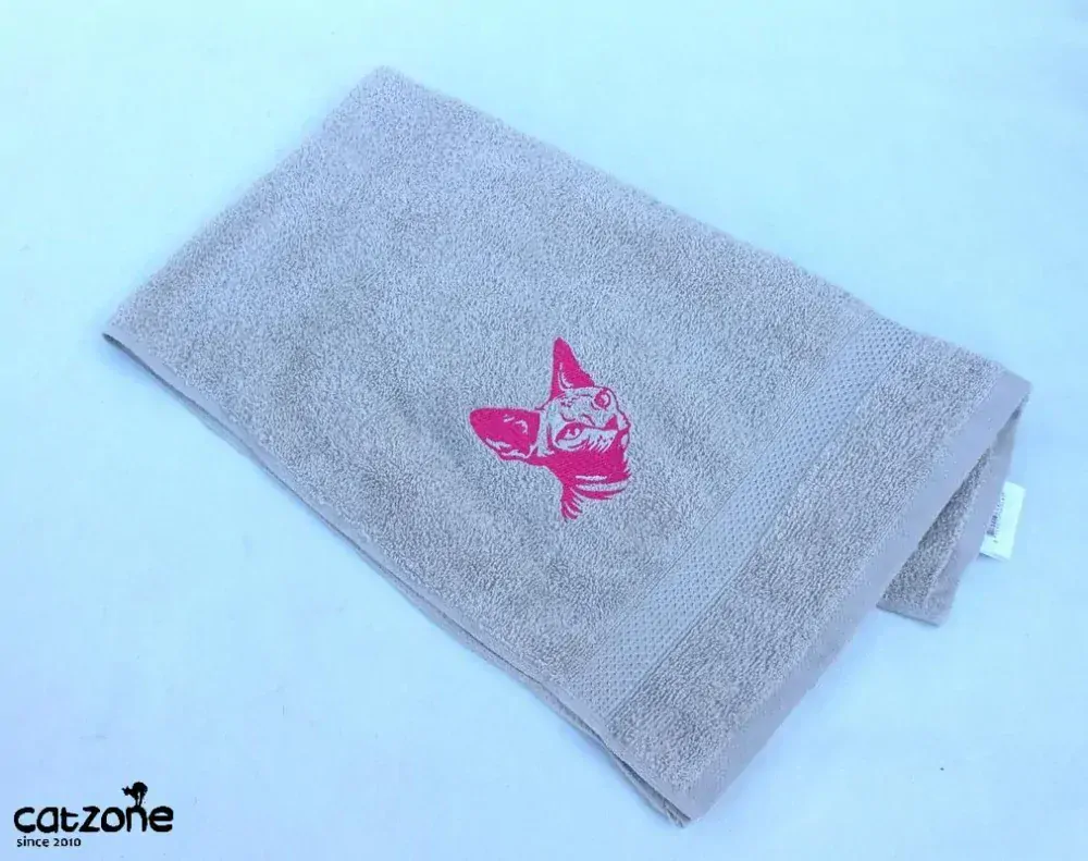 Ručník s výšivkou Sphynxe- šedý